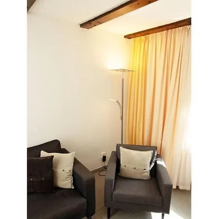Apartament Pleasant In
